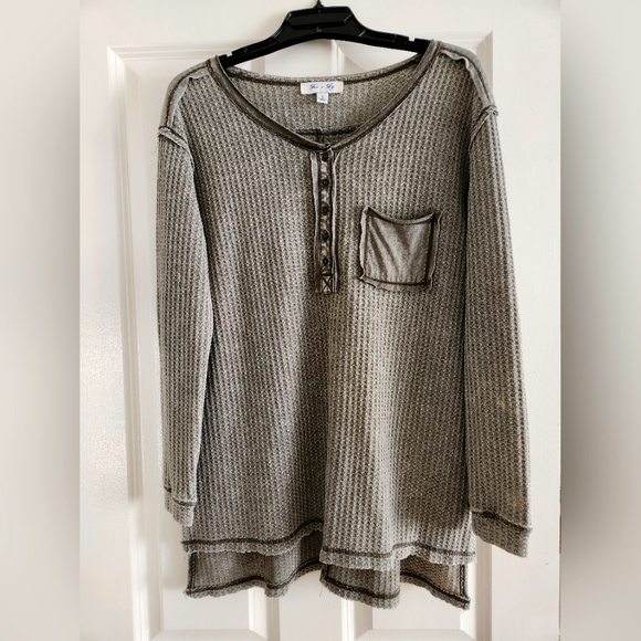 She and Sky Tops - She and Sky Waffle knit patch sleeve henley, size S